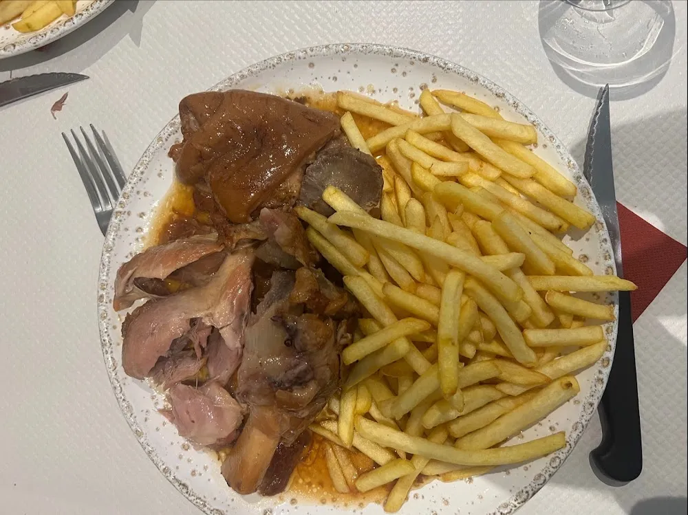 Schweinshaxe Mit Pommes
